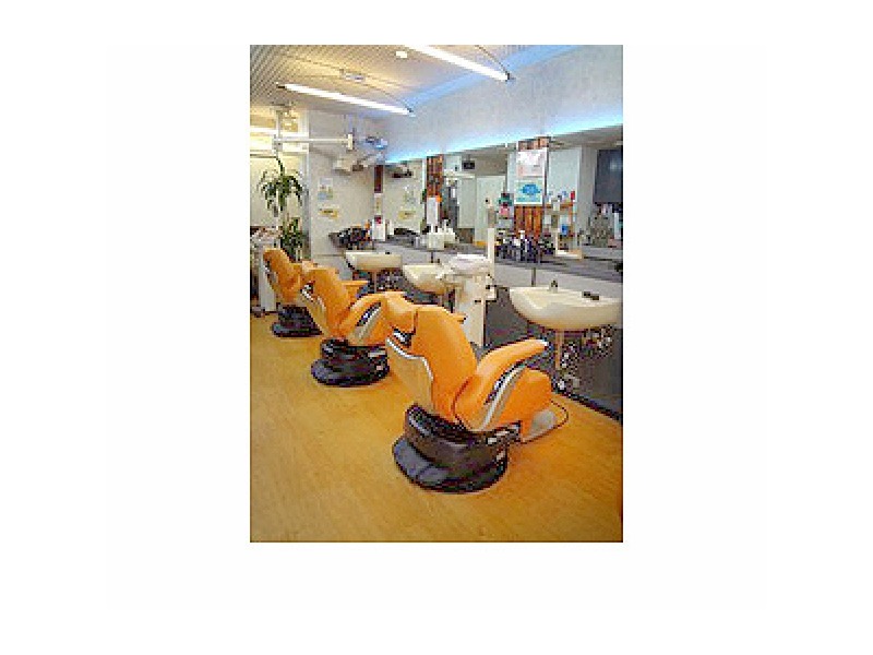 ヘアーサロンクジライ店内